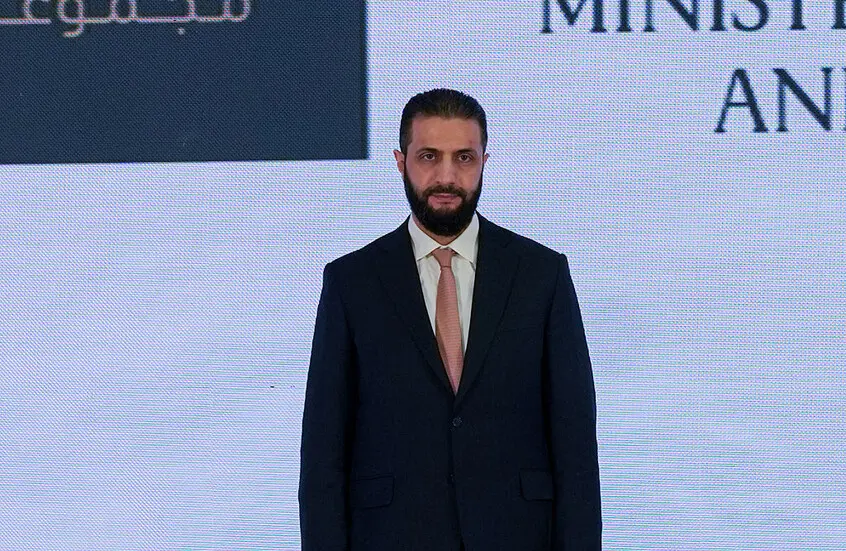 “رويترز”: الشرع يغلق مكتب شقيقه وسط دمشق ويجرد موظفين من سيارات فارهة